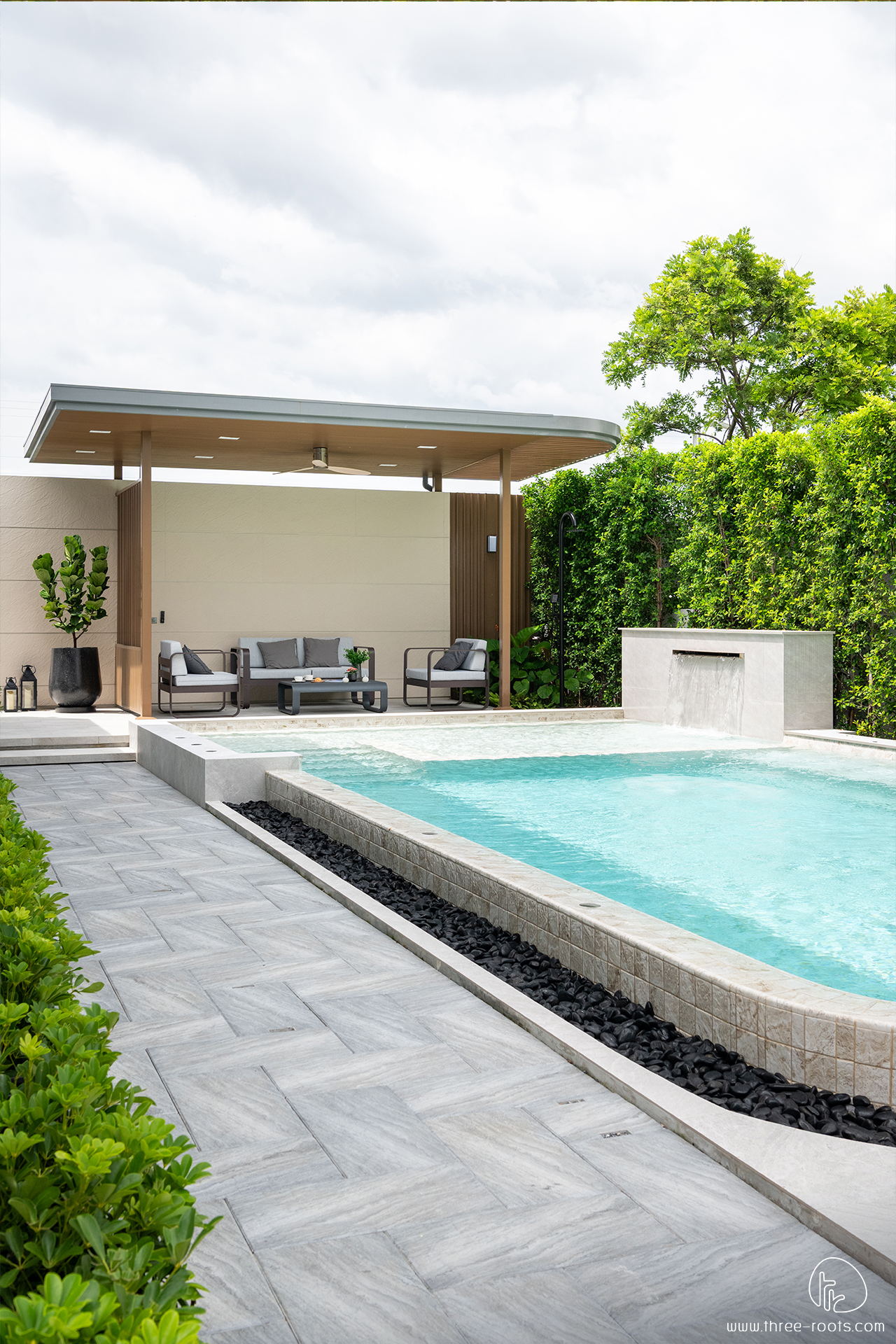 ออกแบบสวน จัดสวน ครบวงจร
ออกแบบมุมพักผ่อนที่มีความต่อเนื่องกับศาลา เป็นสเตปที่ถูกออกแบบให้พื้นที่สามารถใช้งานได้อย่างเต็มพื้นที่
ทรีรูท