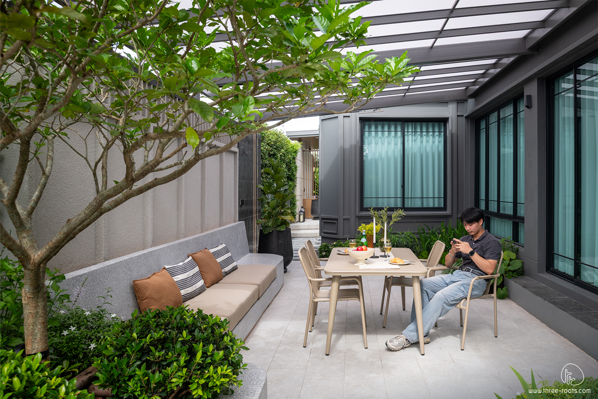 ออกแบบสวน จัดสวน ครบวงจร
ขยายพื้นที่ใช้งาน เชื่อมต่อพื้นที่ของตัวบ้านกับพื้นที่สวนให้ต่อเนื่องกัน เข้าใช้งานสวนสะดวก
พื้นที่ผ่อนคลายสำหรับคนในครอบครัวทุกวัย
บริษัทจัดสวน ระดับพรีเมี่ยม ทรีรูท